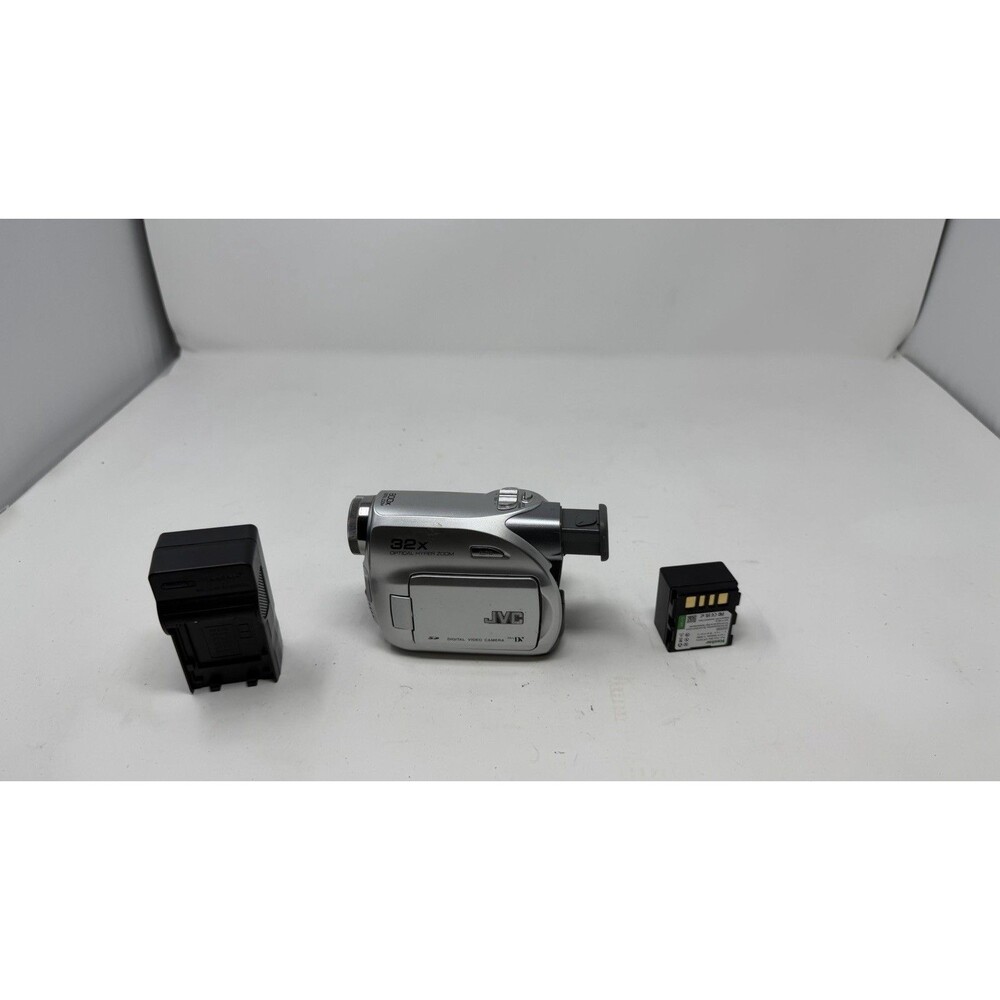 JVC GR-D370U MiniDV Camcorder 32x Zoom + Strap, Charger Powers On Read